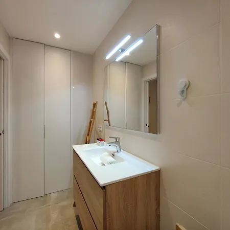 Stylish 2br Apartment *