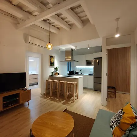 Stylish 2br Apartment *